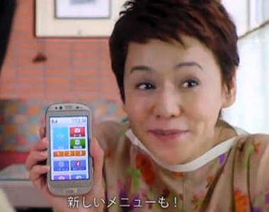 「老人專用」智慧型手機《RakuRaku》讓老一輩也能輕鬆抓住青春尾巴!
