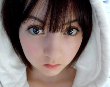 《蘿莉塔娃娃女》英國超紅15歲可愛妹 趴吐