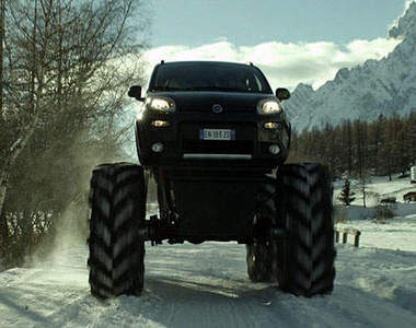 怪獸版《Fiat Panda》功夫熊貓這回換上大腳拍廣告~