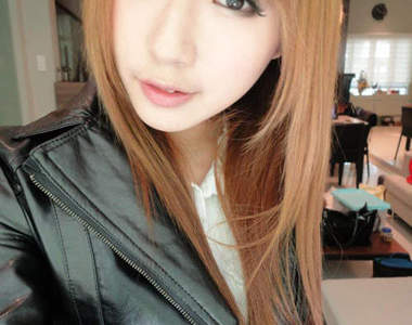 左左 來自馬來西亞的正妹模特兒