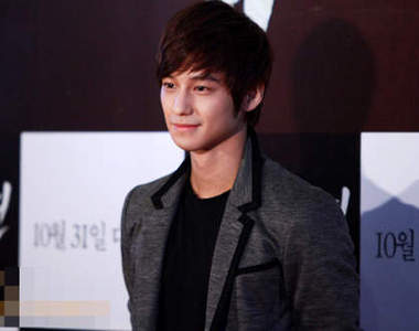 花美男金範 最近越來越有男人味啦～＞／／＜