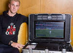 英格蘭帥氣門將 Joe Hart 專用的 PS3 行李箱! 英格蘭帥氣門將 Joe Hart 專用的 PS3 行李箱!