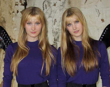 豎琴雙子 卡蜜拉&卡娜麗  世界上唯一的職業雙胞胎豎琴手