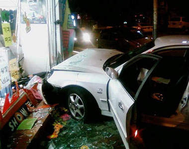 韓國天兵金大嬸~開車技術有夠強(￣‥a￣)