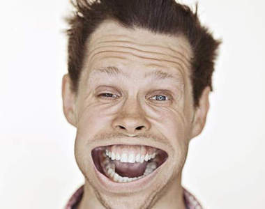 強風下的臉部表情攝影《Blow Job》