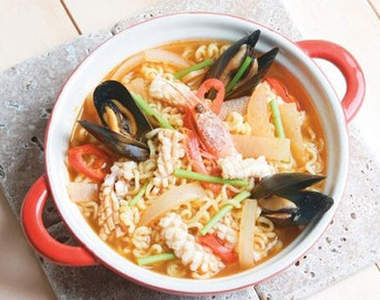 嗯...泡麵還可以這樣煮喔?