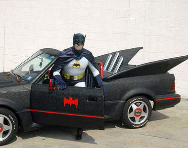 《老福特變身蝙蝠車》上路前記得預約信用卡拖吊～(誤)