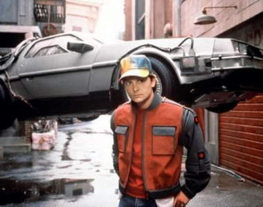 電影《回到未來》的時光車 來到了2012年的上空!?