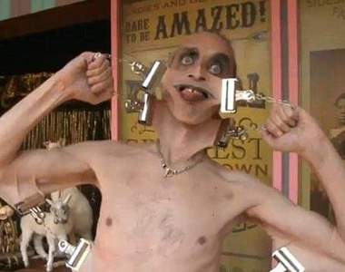 真實版《橡膠人》擁有伸縮自如的皮膚！