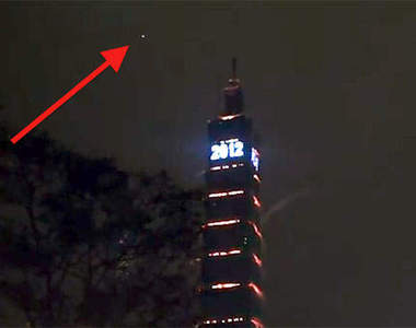 終於~101也發現幽浮了(遠目)