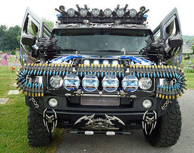 機槍加手榴彈上身？活屍來就開這輛悍馬逃命吧！(誤)