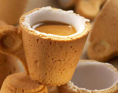 可以吃的餅乾咖啡杯！但是看起來熱量超高(￣﹁￣|||)