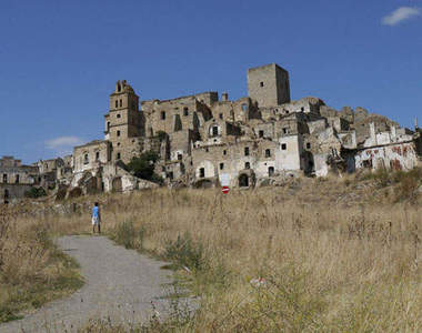義大利廢墟村　1980年撤村至今鄉民殘留數：1（驚！？）