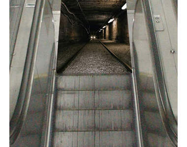 《創意手扶梯廣告》不要看得太入迷了！