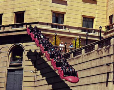 讓人「叫」破膽的無軌式雲霄飛車《Inception Park 》