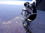 太空跳傘  堪稱史上最軟腳的壯舉 太空跳傘  堪稱史上最軟腳的壯舉