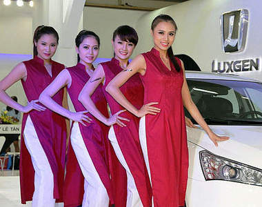 《越南車展》熱鬧揭幕~香車美人當然也是少不了