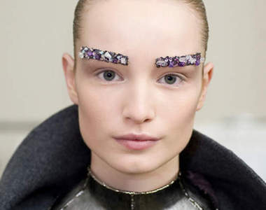 CHANEL新提案《寶石眉毛》淡眉毛也可以很有造型!