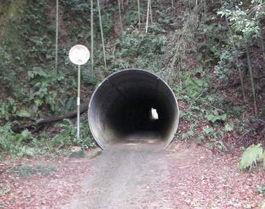 岩谷隧道 經過這條隧道一定要記得低頭！不然你會......