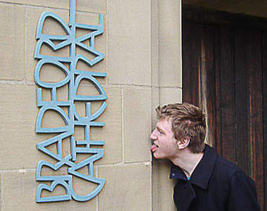 英國《舔教男》看你還敢不敢玩