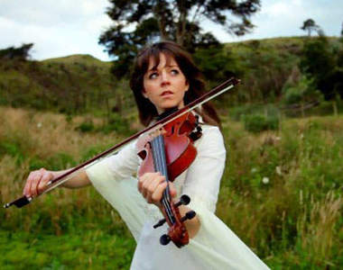 薩爾達小提琴家 琳賽斯特林 這次為大家演奏「魔戒」主題曲~