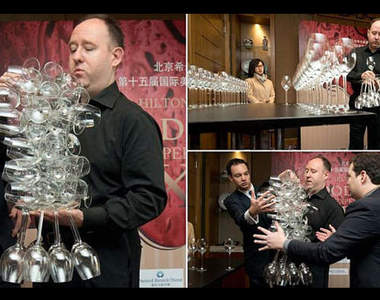 單手拿51玻璃杯  詭異又有趣的新世界紀錄