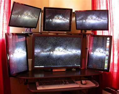 網友自製《超酷PC多螢幕》 玩起來爽度就是不一樣吶~