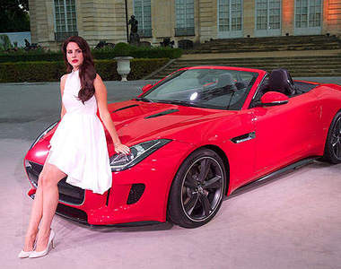 新《Jaguar F-Type》上空亮相～玲瓏曲線超性感