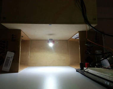 又一款懶人專用?《磁浮燈泡》讓你以後不用爬上爬下換燈泡！ 