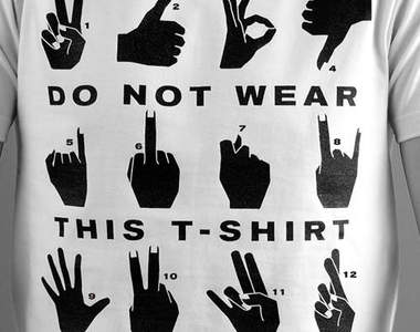 這樣的T-Shirt還是不要隨便穿出國吧!