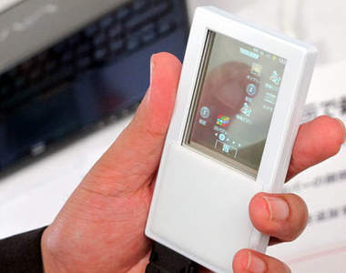 DoCoMo超具未來感的《透明觸控手機》 首度亮相！