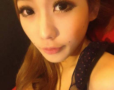 美妝甜心 Mina(雅雅) 揉揉眼沒看錯還真像LENA