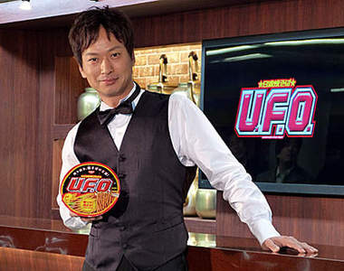 椎名桔平當起《炒麵泡麵酒吧》的Bartender~帥阿!