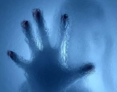 老外研發：能自動幫你清潔的超神奇「玻璃」！