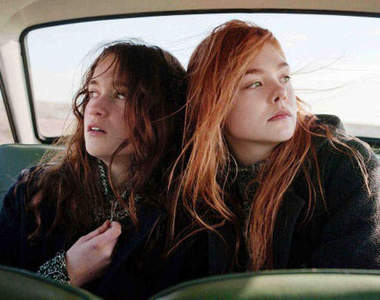 艾兒芬妮新作《琴與羅莎》百合與現實的交戰