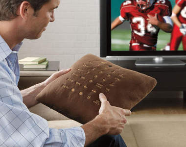 懶懶族最愛～《抱枕遙控器》躺到哪裡遙控到哪理！