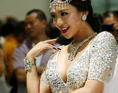 《澳門車展麻斗秀》衣服一件比一件華麗呀～