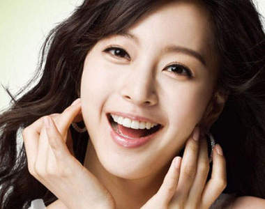 《瘦臉瑜珈》今年夏天的目標是快速變小臉XD