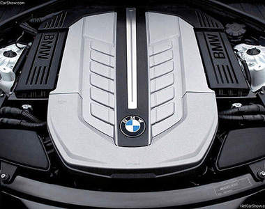 誰說V12引擎過時?讓BMW用760Li特別版幫它過25歲生日~