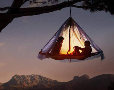 超～高空住宿體驗《吊掛帳篷》！怕高者勿住呀！