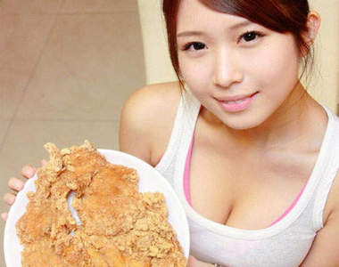 爆料雞排妹 鄭佳甄(Ili)  請問一份雞排+真奶怎麼賣！？