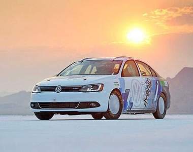 Hybrid車車能跑多快？看VW Jetta用破紀錄告訴你！