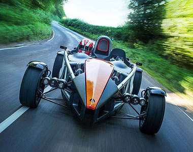 《Ariel Atom 3.5》怎麼把賽車給開到馬路上呢?