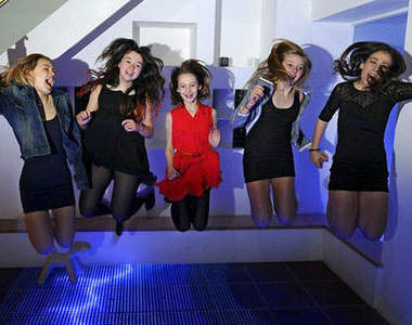 《自家夜店》晚上再不用偷跑去夜店玩了啦XD