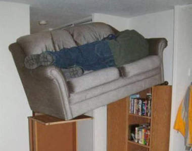 喝酒時 千萬不能比朋友早醉倒 趴兔( ;´Д`)