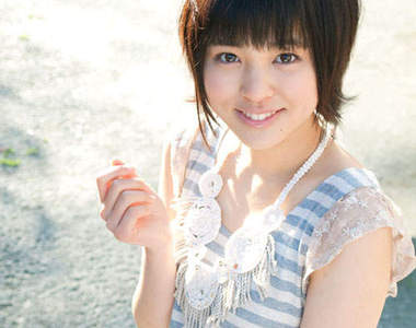 荒井萌 能演又能擺POSE的美女演員