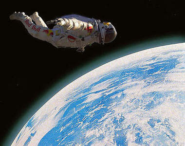 《超音速跳傘》從宇宙往地球跳的第一人