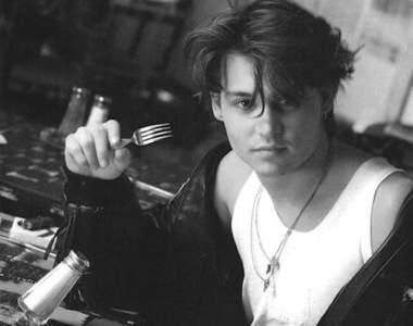 年輕時的強尼戴普 別有不同風情耶~♥