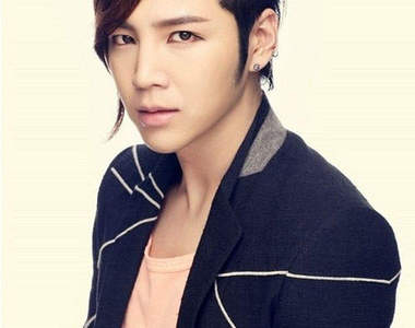 韓國視覺男星《張根碩》走到日本變活教材