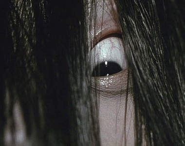 《貞子3D》這次當然是從「那裡」爬出來囉！(/▽＼*)